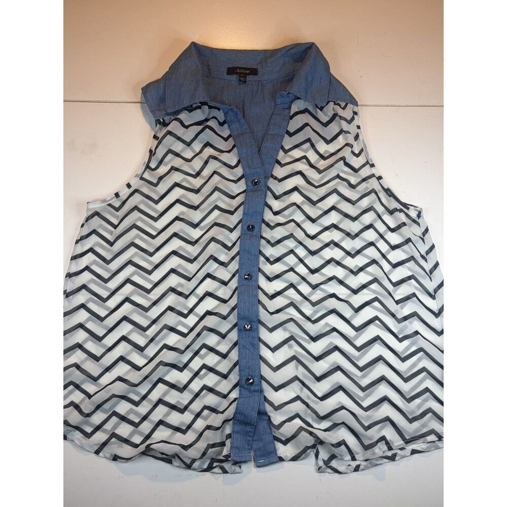 sleeveless button dwon chevron print top size L